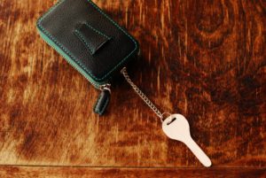 スクエア型ファスナーキーケース